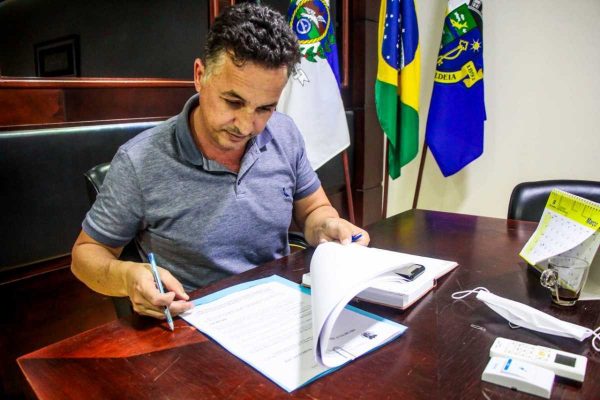 Prefeito de São Pedro da Aldeia trata pneumonia e aguarda resultado de exames
