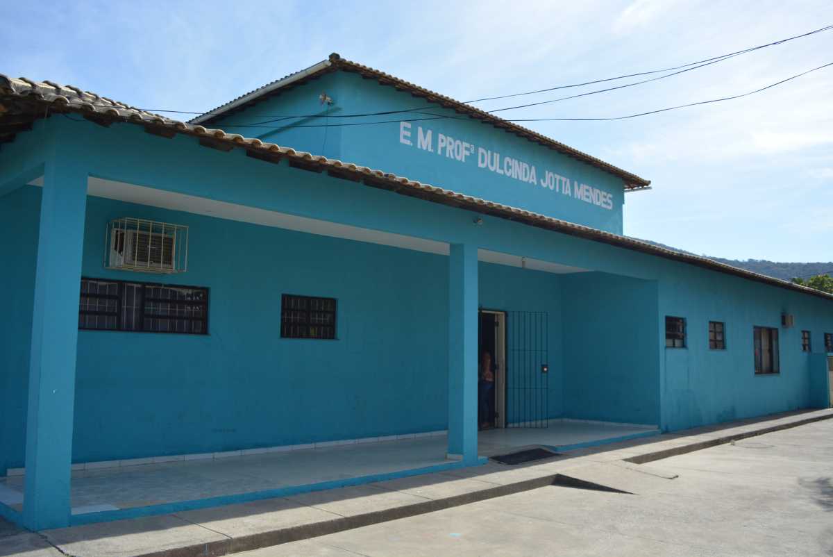 Escolas Municipais recebem responsáveis e alunos para a retirada de atividades impressas