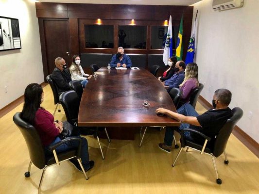 Na última segunda-feira (28/08), o secretário de Governo, Eronildes Bezerra, se reuniu com um grupo de empresários da área de festas para ouvir as demandas do setor