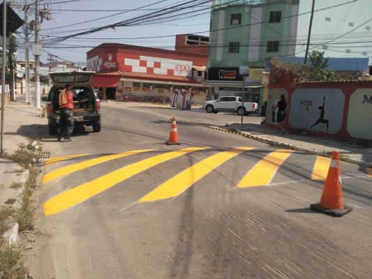Redutores de velocidade recebem sinalização em São Pedro da Aldeia