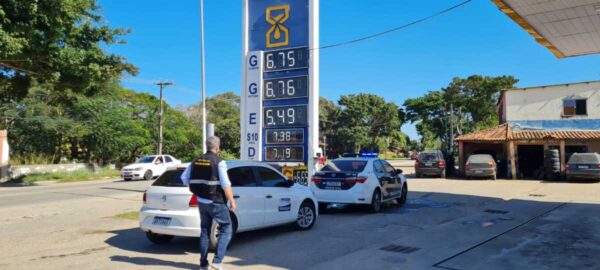 Procon fiscaliza preços de combustíveis