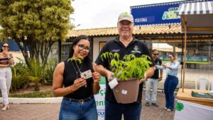 Distribuição de mudas - Foto Cleydson Alan - PMSPA (6)