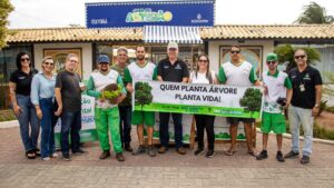 Mudas foram entregues com tag informativa sobre os devidos cuidados para plantio da espécie | Fotos: Cleydson Alan/PMSPA
