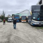 Prefeitura realiza fiscalização para coibir ônibus de turismo irregulares em São Pedro da Aldeia